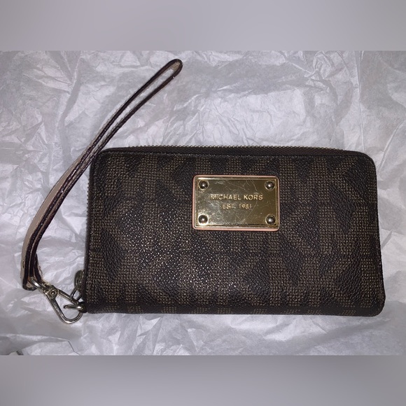 Michael Kors Handbags - Michael Kors Monogram Wrislet wallet